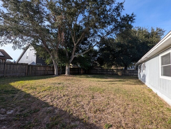 Building Photo - 35 Solar St