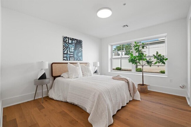 Building Photo - 525 AVENUE E