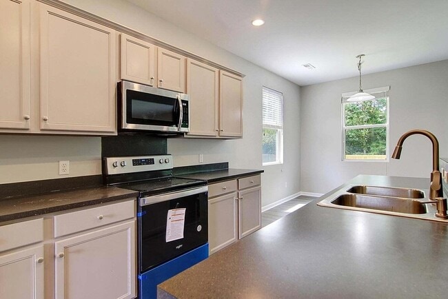 Building Photo - 1861 Cornsilk Dr