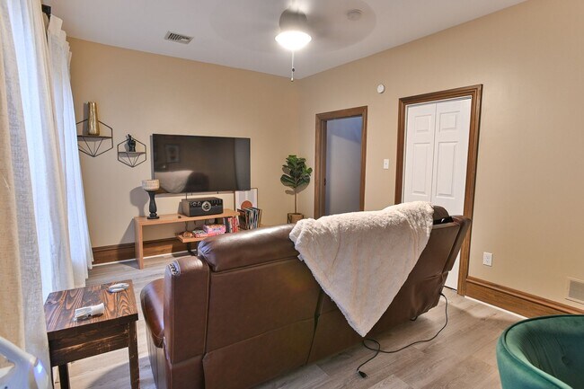 Building Photo - 119 Locust St