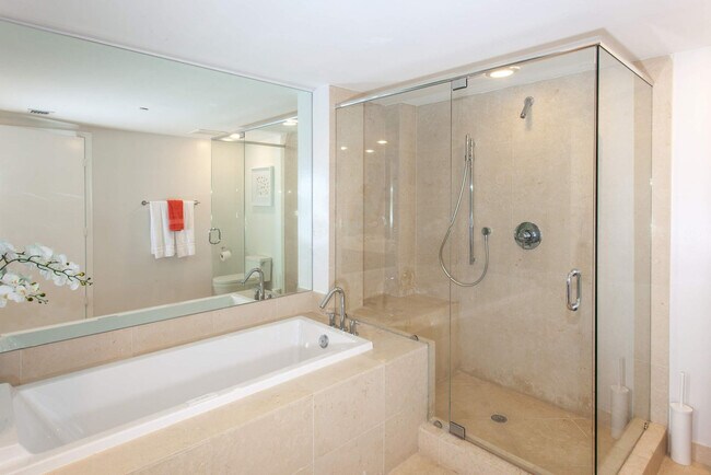 Building Photo - 485 Brickell Ave