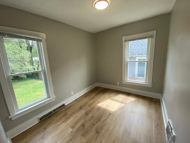 Building Photo - Fully Remodeled House!