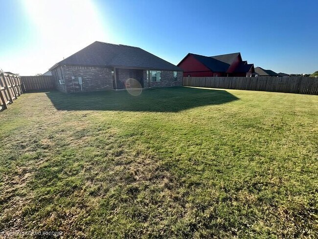Building Photo - 334 N Otoe St