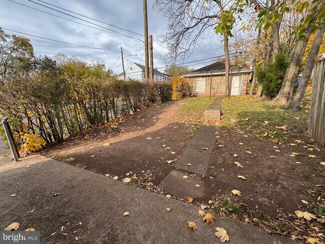 Building Photo - 635 Chestnut St