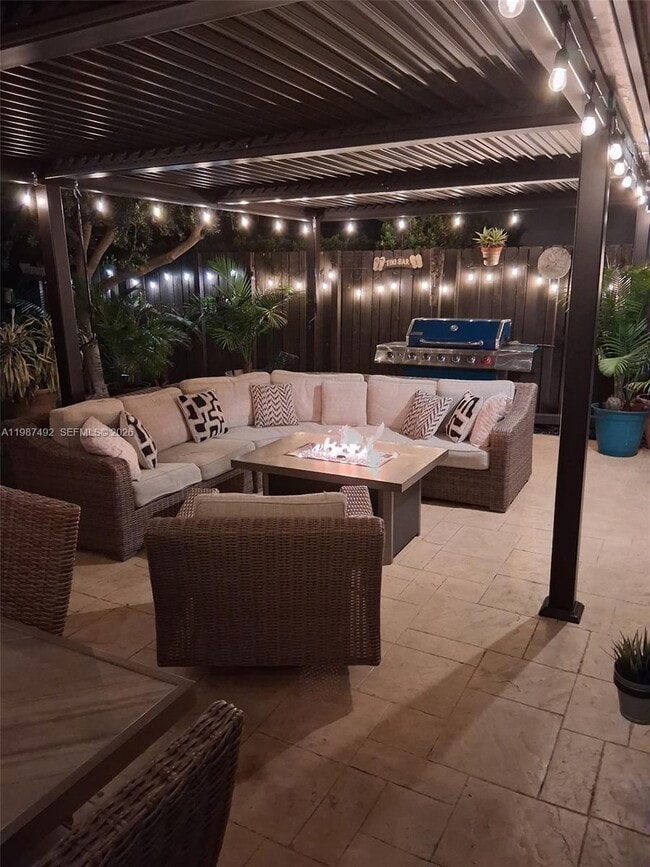 Building Photo - 371 SE 3rd St