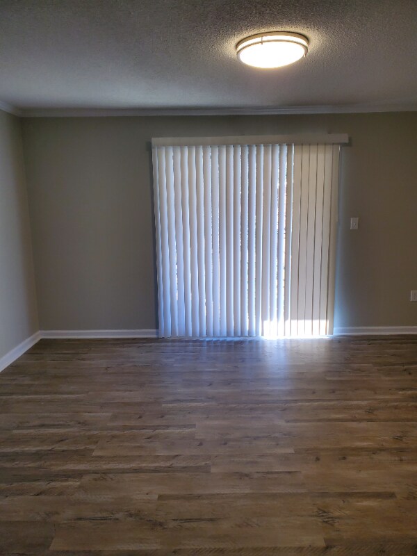 Building Photo - 601 Riverhill Cir