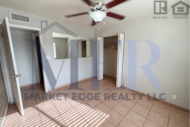 Building Photo - 4Bed/3Bath House at Broadway/Mill Ave! $199 MOVE-IN SPECIAL! Ready for Immediate Move-In! -- RV GATE