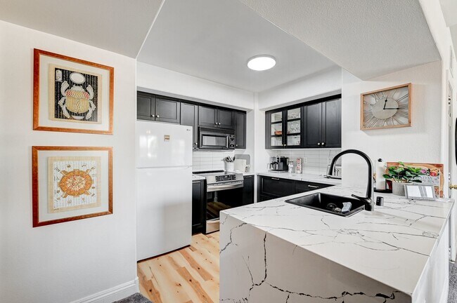 Building Photo - Fully Furnished 3BD/2BA in SW Vegas | Gate...