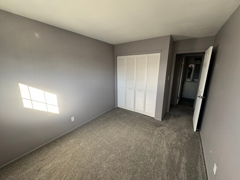 Building Photo - 1502B Denham Ct