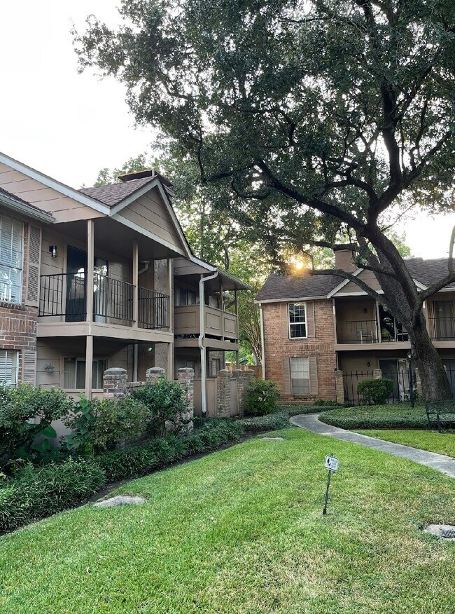 Building Photo - 2800 Jeanetta St