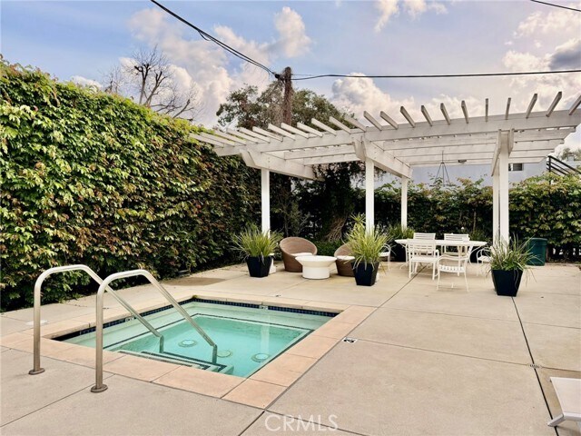 Building Photo - 400 S Los Robles Ave