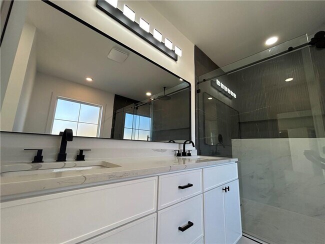 Building Photo - 73 Whitefoord Ave SE