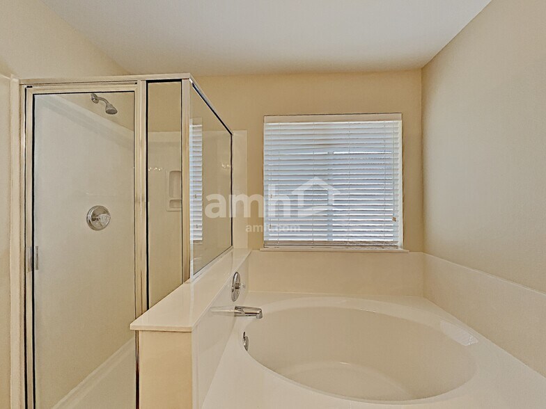 Building Photo - 8007 Abbotts Pointe