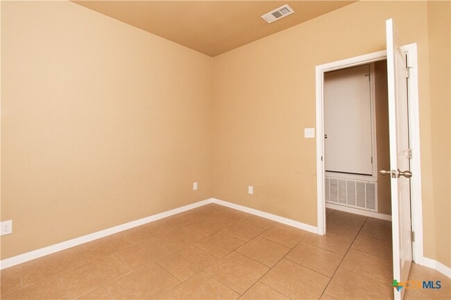 Building Photo - 4602 Cambridge Dr