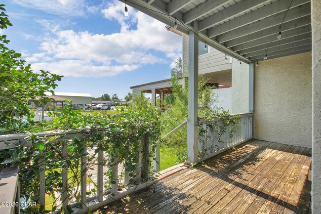 Building Photo - 1365 Capri Dr