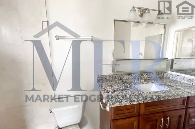 Building Photo - 3Bed/2Bath Apartment at 48th St/Thomas! Move-In Ready on 05/14/2026!--FENCED-IN YARD! NO HOA!