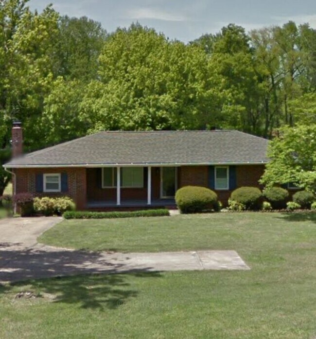 Building Photo - Madison home with FENCED YARD/BASEMENT