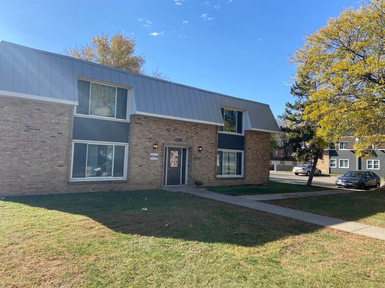 Building Photo - 2219 Marwood Dr