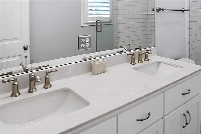 Building Photo - 905 Wayne St