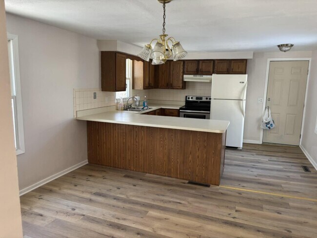 Building Photo - 1318 Benton St