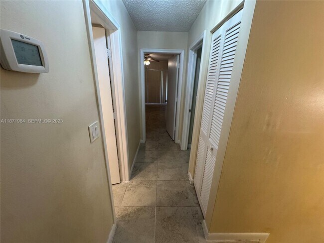 Building Photo - 6521 Racquet Club Dr