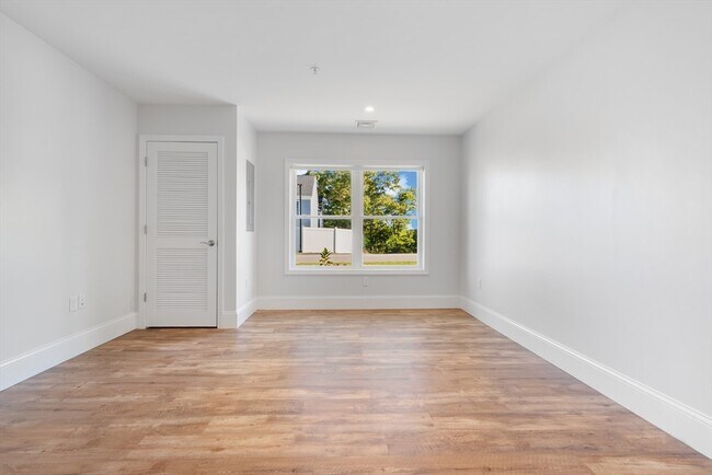 Building Photo - 574-576 State St