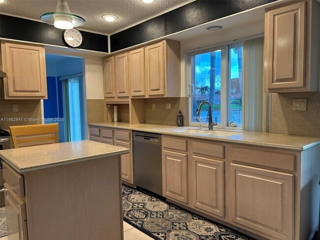 Building Photo - 4871 SW 103rd Ave