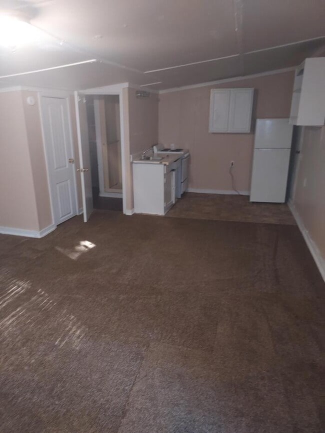 Building Photo - 2826 Bettys Ln