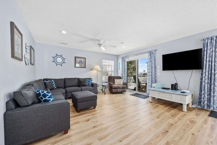 Primary Photo - 111B S Yaupon Dr