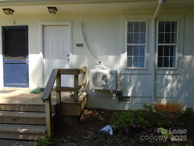 Primary Photo - 2800 Carol Ave