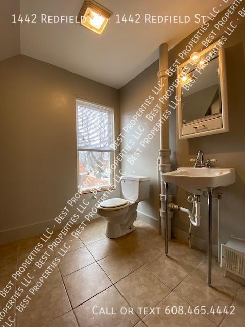 Building Photo - 1442 Redfield St