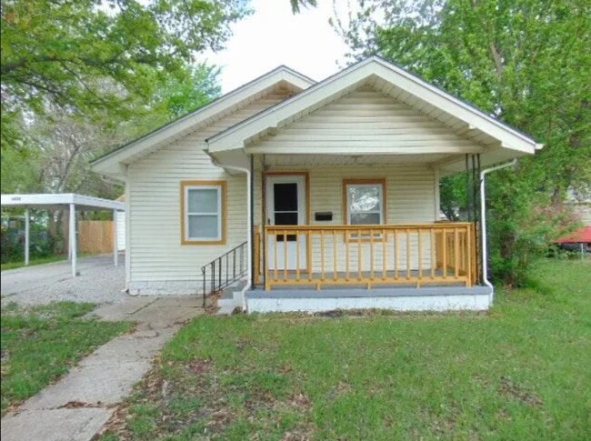 Primary Photo - Charming 2 bedroom home in South Wichita