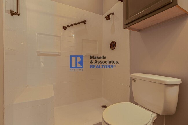 Building Photo - Beautiful 3 bedroom, 2 bathroom house in B...