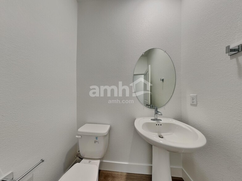 Building Photo - 8365 Flagpole Loop Ave