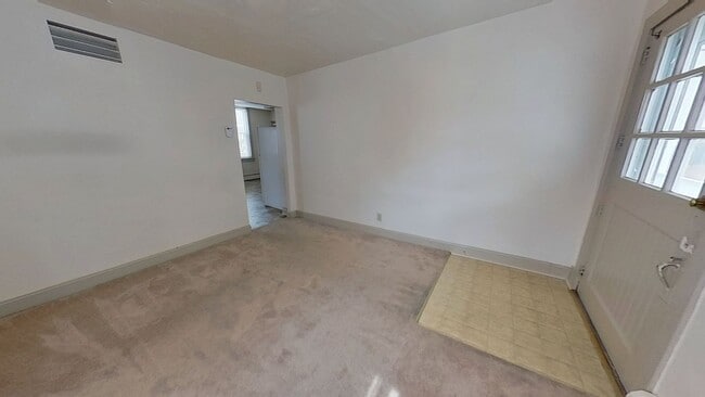 Building Photo - Spacious 2 Bedroom Apartment with Finished Loft