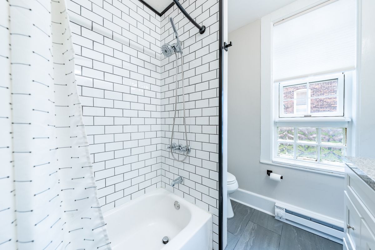 Building Photo - 323 2nd St