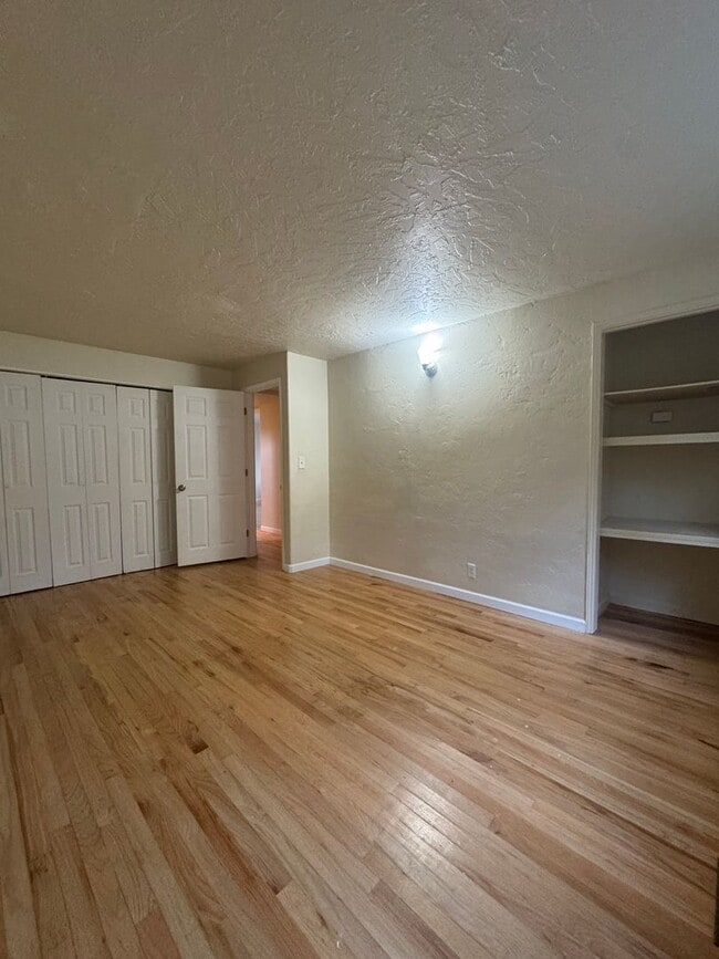 Building Photo - 5-Bed, 3-Bath in South Eugene