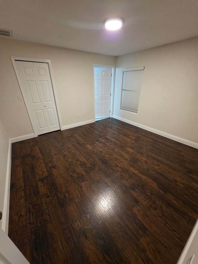 Building Photo - Beautiful Home near Busch Gardens!