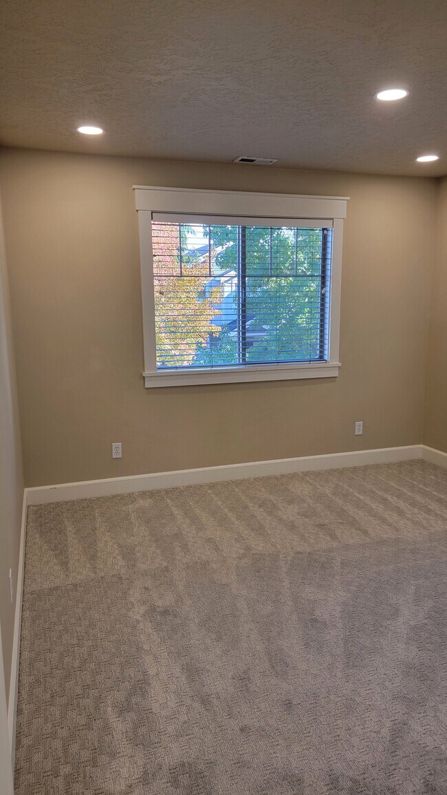 Building Photo - 3993 N Heritage View Ave