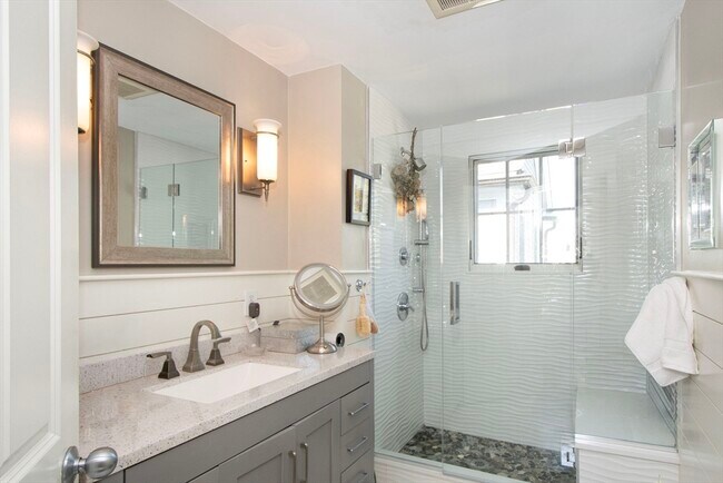 Building Photo - 108-110-110 Elm St