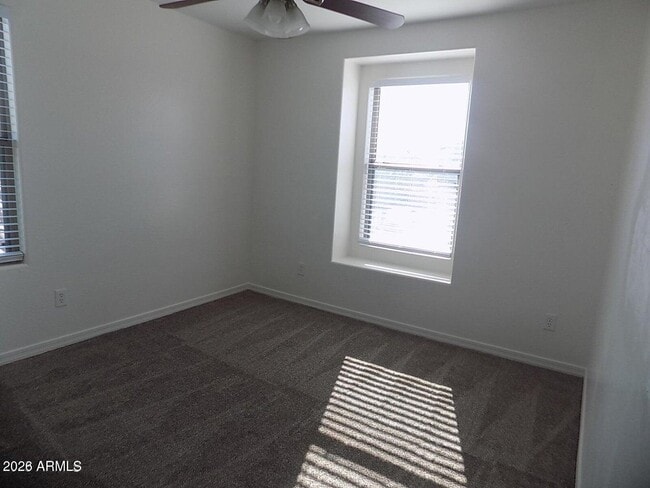 Building Photo - 41298 W Park Hill Dr