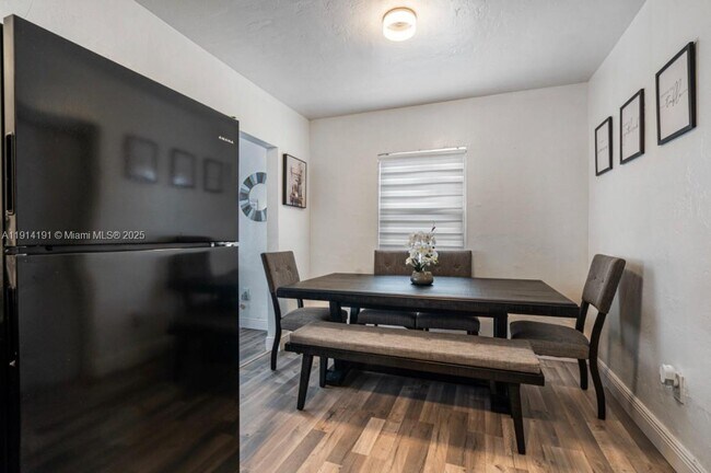 Building Photo - 1021 NW 37th Ave