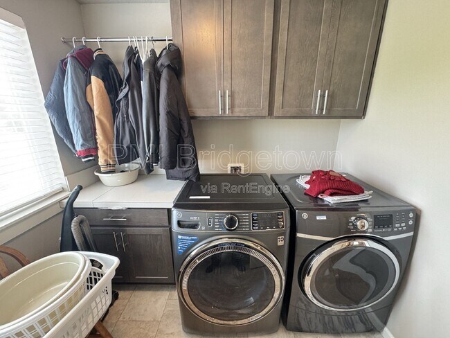 Building Photo - 3715 SW 190th Ter