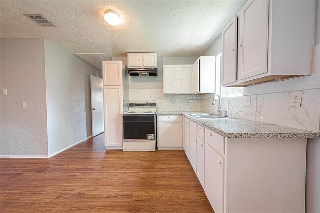 Building Photo - 4810 Carmen St