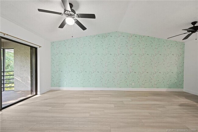 Building Photo - 1210 SE Parkview Pl