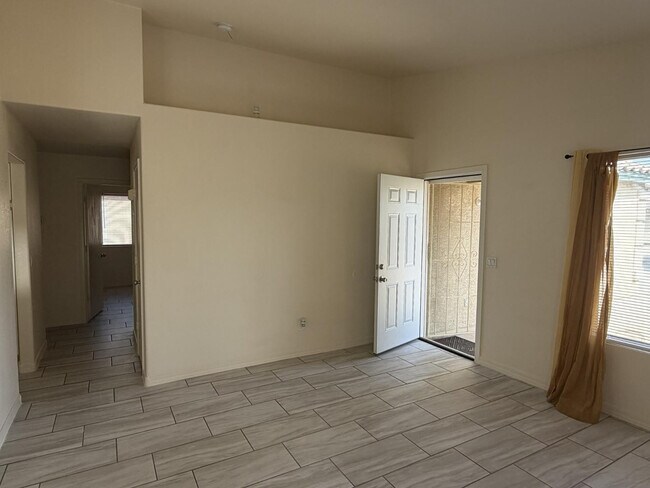 Building Photo - 8563 W Mission Ln