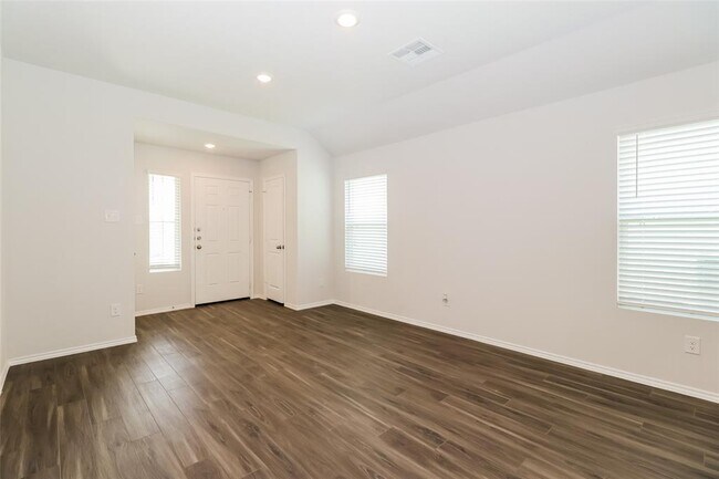 Building Photo - 2209 Onyx Ln