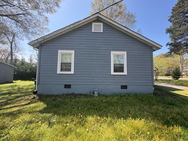 Building Photo - Walking distance to Downtown Kings Mountain, NC  =