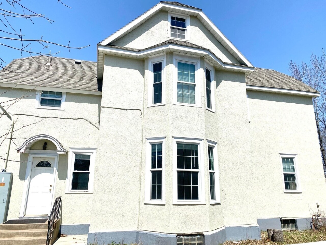 Building Photo - 305 8th Ave S