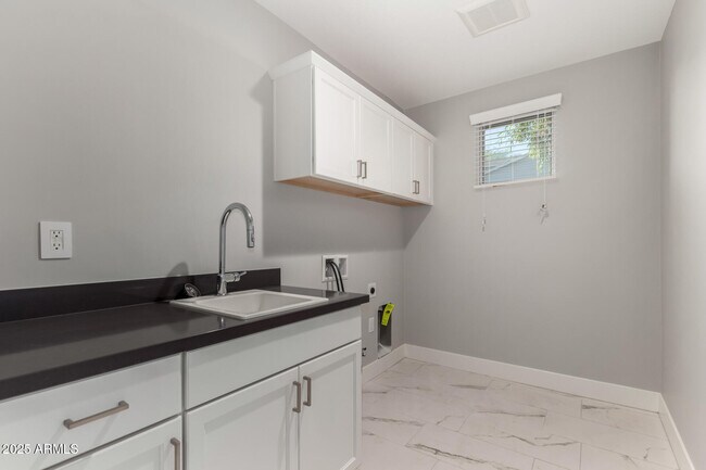 Building Photo - 4525 N 40th St